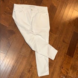 White Old Navy Rock Star Jeans-size 16